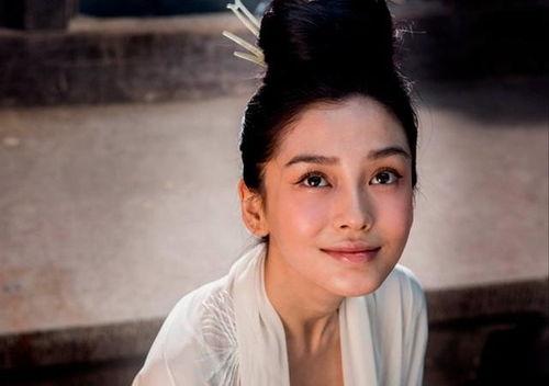 娱乐圈吃瓜黄晓明是谁啊,黄晓明情路坎坷,恋情疑云重重 第2张 娱乐圈吃瓜黄晓明是谁啊,黄晓明情路坎坷,恋情疑云重重 第2张