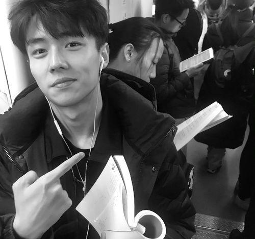 吃瓜娱乐微博头像图片男,揭秘吃瓜娱乐界男星们的微博头像魅力 第3张 吃瓜娱乐微博头像图片男,揭秘吃瓜娱乐界男星们的微博头像魅力 第3张