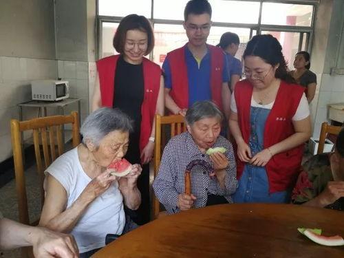 吃瓜娱乐圈爷爷奶奶,揭秘“吃瓜”爷爷奶奶的娱乐生活 第2张 吃瓜娱乐圈爷爷奶奶,揭秘“吃瓜”爷爷奶奶的娱乐生活 第2张