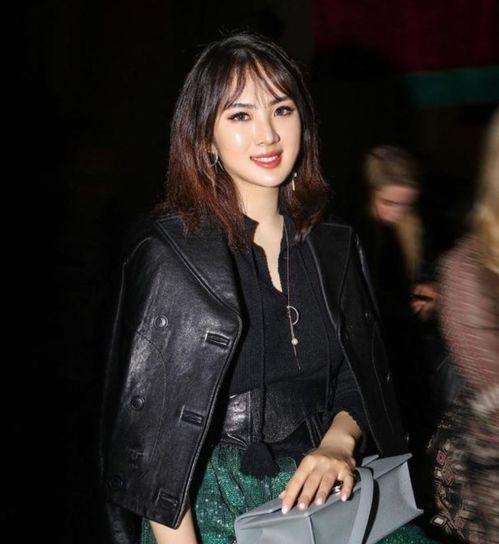 娱乐吃瓜姚安娜屏保,娱乐吃瓜界的时尚新宠 第2张 娱乐吃瓜姚安娜屏保,娱乐吃瓜界的时尚新宠 第2张
