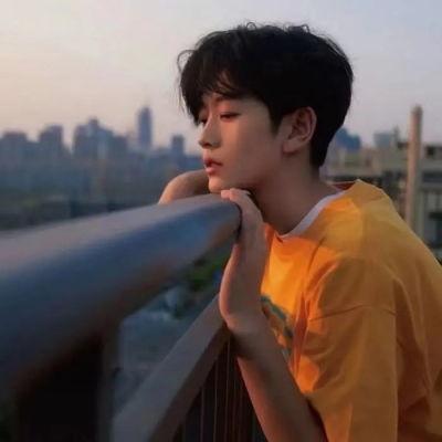 娱乐吃瓜头像男真人版,揭秘网络红人的真实面貌 第3张 娱乐吃瓜头像男真人版,揭秘网络红人的真实面貌 第3张