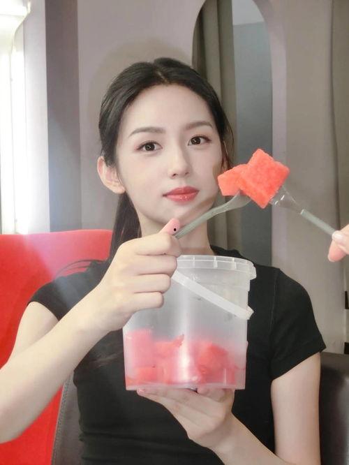 娱乐吃瓜酱周寻,揭秘娱乐圈背后的那些事儿 第2张 娱乐吃瓜酱周寻,揭秘娱乐圈背后的那些事儿 第2张