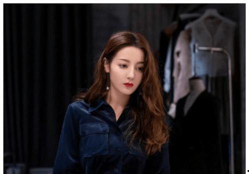 娱乐圈恋情吃瓜四字,揭秘明星背后的情感纠葛 第3张 娱乐圈恋情吃瓜四字,揭秘明星背后的情感纠葛 第3张