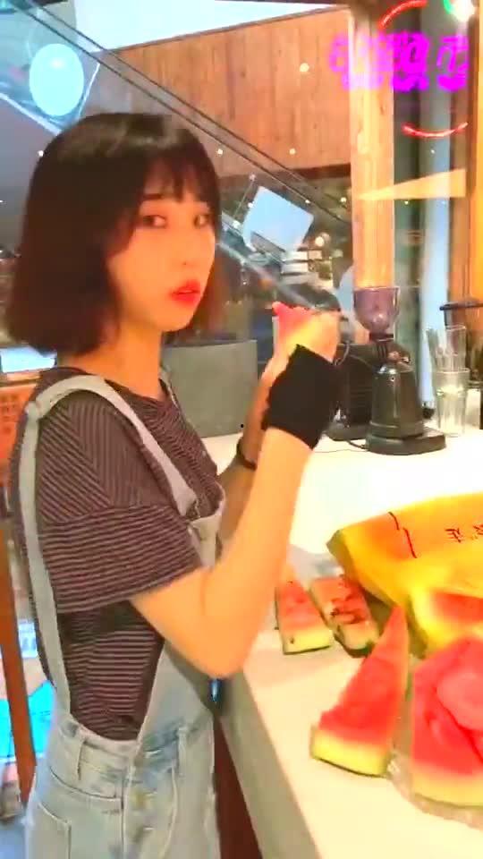 娱乐吃瓜酱女朋友是什么系,神秘背景引网友热议  第3张