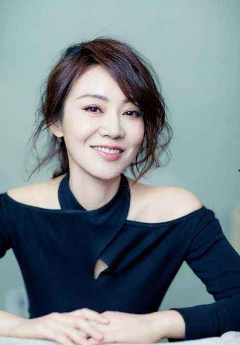 娱乐吃瓜妹闫妮是谁啊,娱乐吃瓜界的风云人物 第3张 娱乐吃瓜妹闫妮是谁啊,娱乐吃瓜界的风云人物 第3张