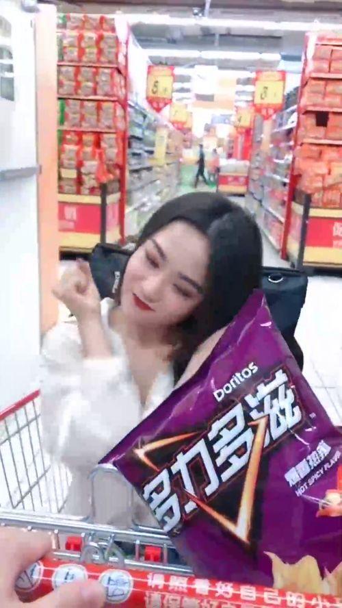 娱乐吃瓜酱姐姐爱吃零食,揭秘娱乐界的甜蜜秘密  第1张