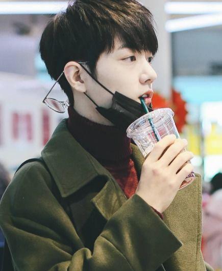 肖战吃瓜的娱乐者是谁啊,揭秘背后娱乐者之谜 第1张 肖战吃瓜的娱乐者是谁啊,揭秘背后娱乐者之谜 第1张