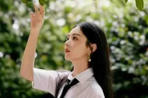 黑红小花在娱乐圈吃瓜,黑红小花吃瓜大揭秘